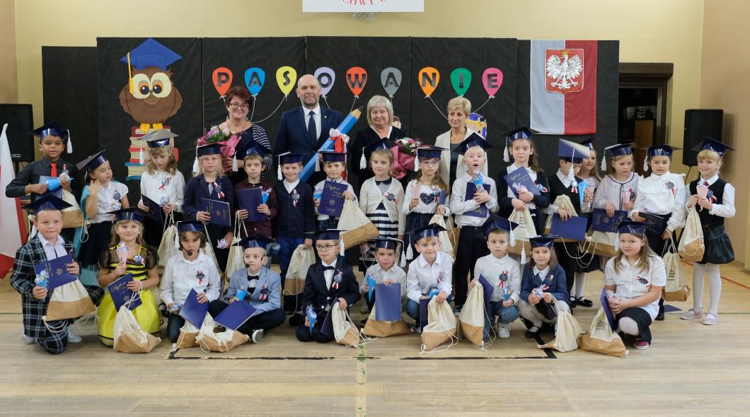 Pasowanie pierwszoklasistów na uczniów w SP Osolin