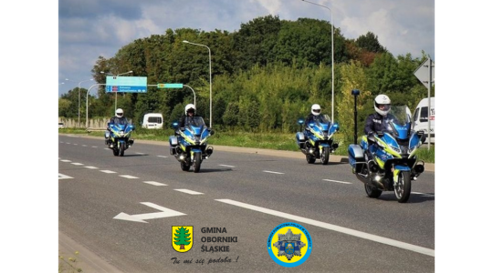 Zdjęcie przedstawiające motocykle policyjne