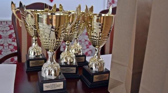 Puchary dla najlepszych absolwentów szkół podstawowych z Gminy Oborniki Śląskie