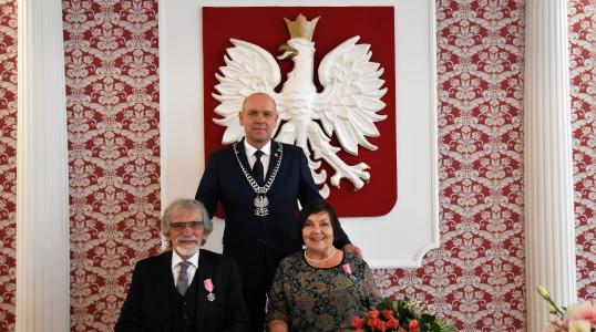 Danuta Królikowska-Krzysztofiak, Michał Krzysztofiak i Burmistrz Arkadiusz Poprawa
